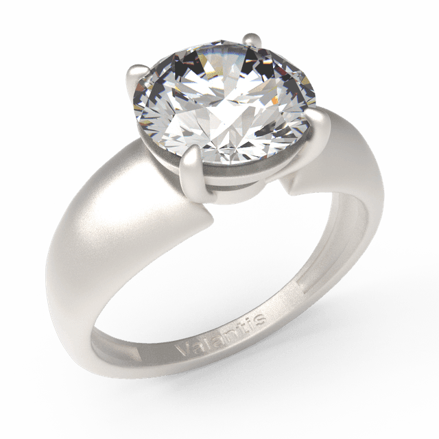 Крупное кольцо с крупным камнем белое